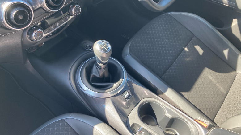 Nissan Juke 1.0 DiG-T 114 N-Connecta 5dr Petrol Hatchback